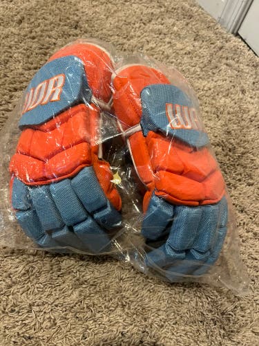 Little Caesar’s gloves size 15