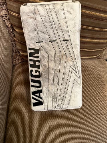 Vaughn V9 Glove And Blocker