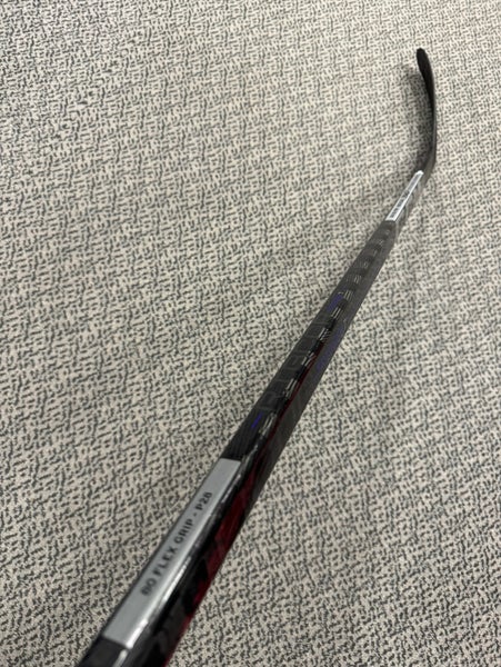 CCM Trigger 7 80 flex P28 curve right hand stick