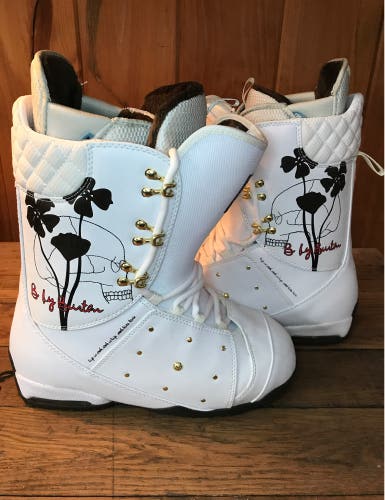 Women’s Burton snowboard boots size 9 Price Is Firm