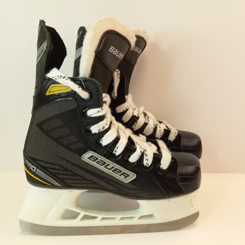 Junior Used Bauer Supreme Hockey Skates Size 1 Skate (Boy 2.5 US)