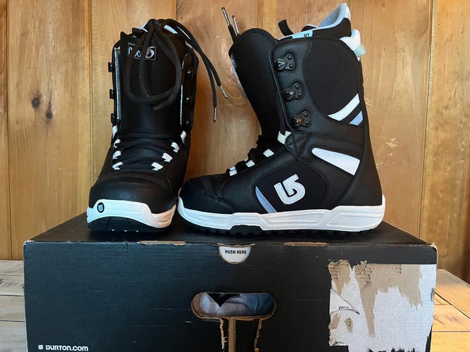Woman’s Burton snowboard boots Price Is Firm