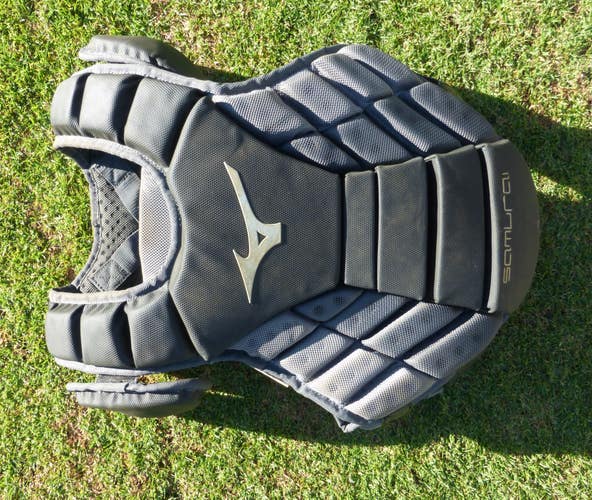 Used intermediate 14" Mizuno Samurai Catcher's Chest Protector