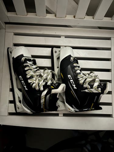 Senior Used CCM Tacks 9080 Hockey Goalie Skates Regular Width Size 8.5