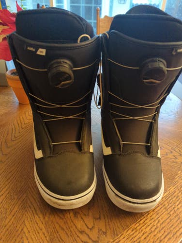 Used Men's Size 8.0 (Women's 9.0) Vans V1 Snowboard Boots Medium Flex All Mountain