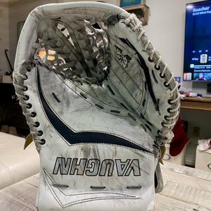 Vaughn V6 2200 Pro Goalie Glove
