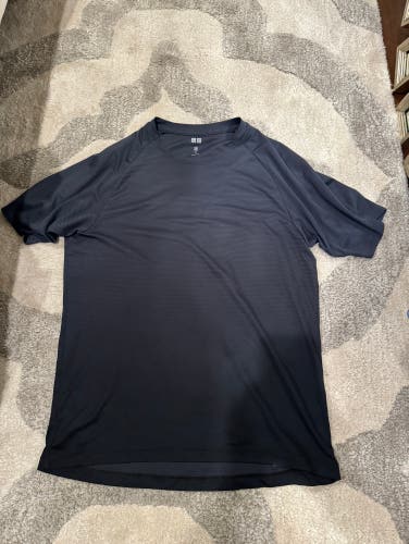 Men’s Medium Uniqlo Workout Shirt
