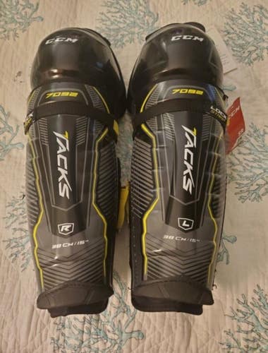 CCM Tacks 7092 15 " Shin Guards
