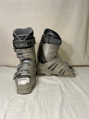Used  Icon TNT XR Ski Boots