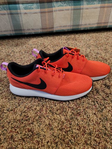 New Men's Size 10 (Women's 11) Nike Golf Shoes