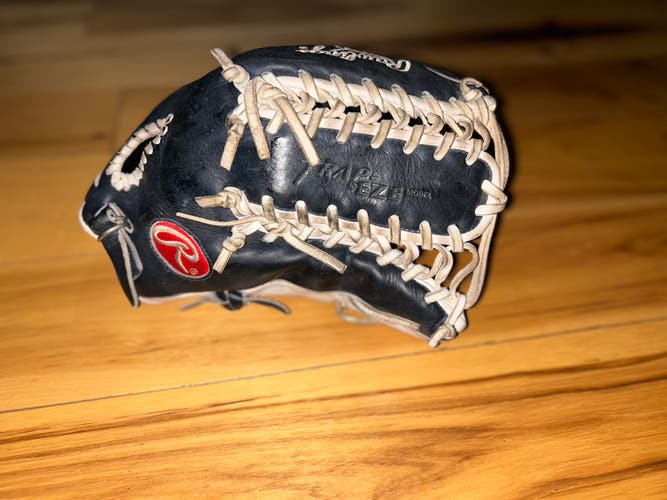 Outfield 12.75" Heart of the Hide Baseball Glove