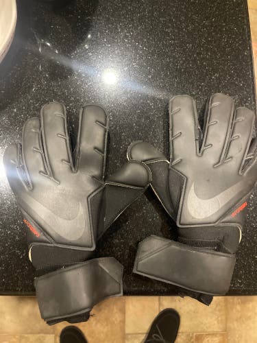 Used Medium/Large Nike Goalie Gloves