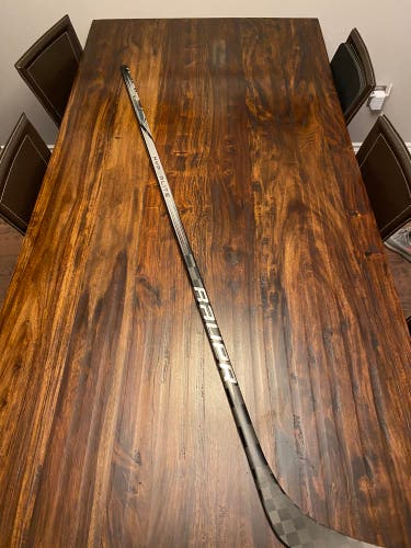 Senior Left Hand P92, 77 Flex Vapor Hyperlite 2 Hockey Stick