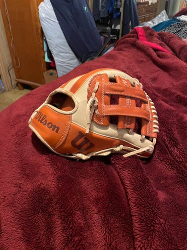 New Right Hand Throw 11.5" A2000 Baseball Glove