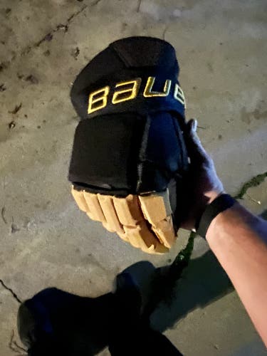 New Bauer gloves Vegas Golden Knights Pro Stock 15 Inch