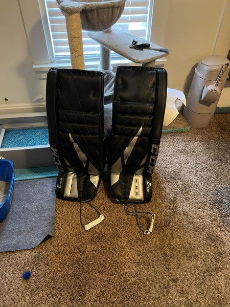 34" CCM Extreme Flex E4.5 Goalie Leg Pads