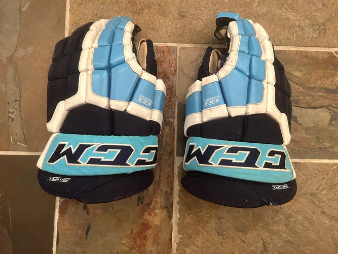 CCM 15" CS 400 Hockey Gloves - Baby Blue