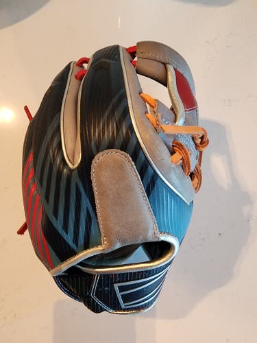 Used 2022 Rawlings Right Hand Throw Infield REV1X Baseball Glove 11.5"