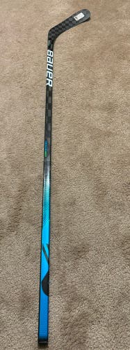 Senior Right Handed P92  87 Flex Nexus Geo Hockey Stick