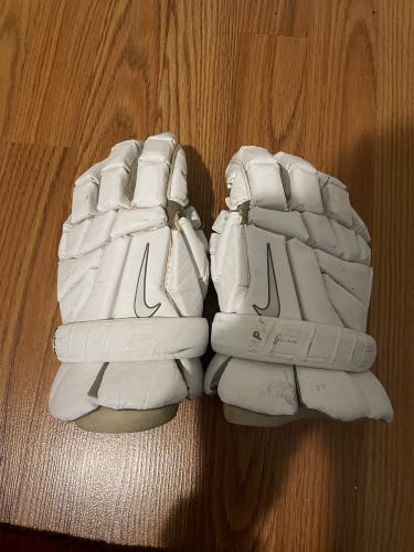 Used Nike Vapor Elite gloves