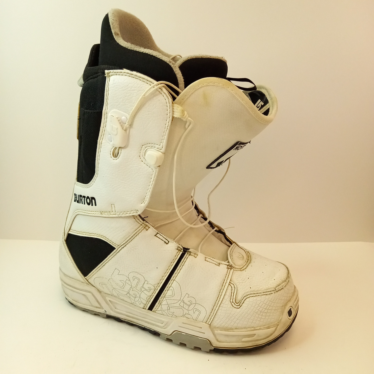 Men's Used Size 7.0 (Women's 8.0) Burton Moto Imprint 1 Snowboard Boots