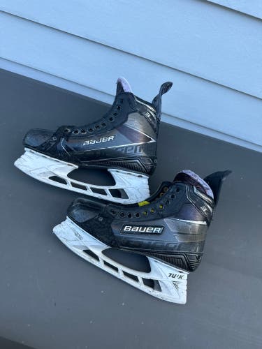 Used Bauer 8.5 Hockey Skates Comes with steel ls pluse