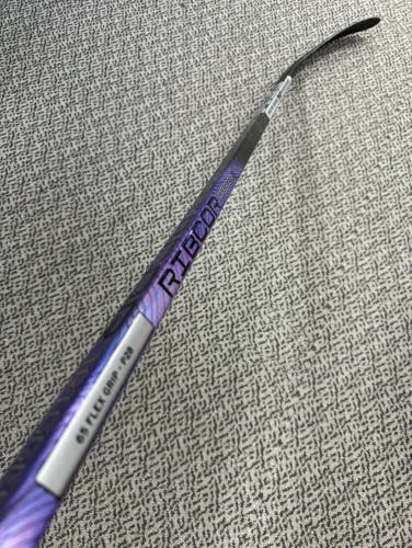 CCM Trigger 8 Pro 65 flex P28 curve left hand stick