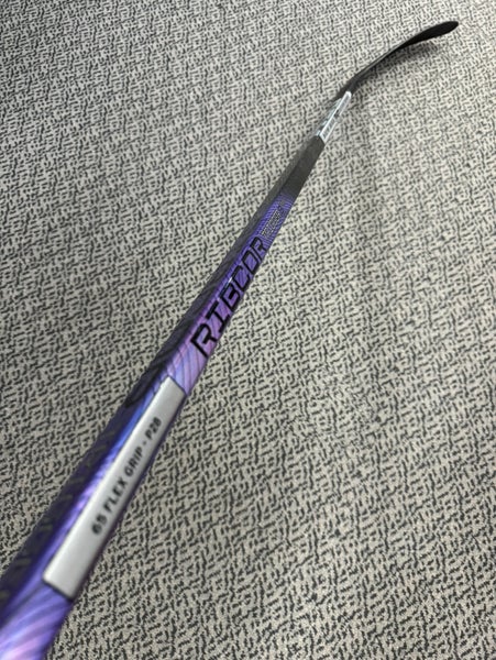CCM Trigger 8 Pro 65 flex P28 curve left hand stick