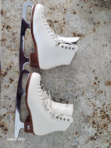Used Riedell Figure Skates Adult 5