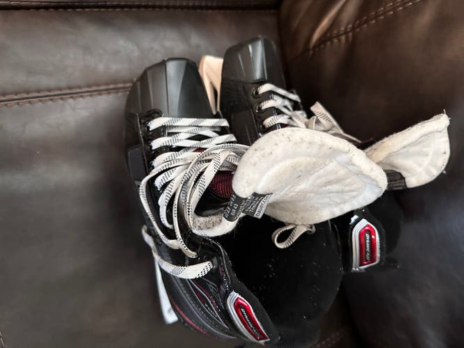 Used Bauer Regular Width  8 Vapor X700 Hockey Goalie Skates