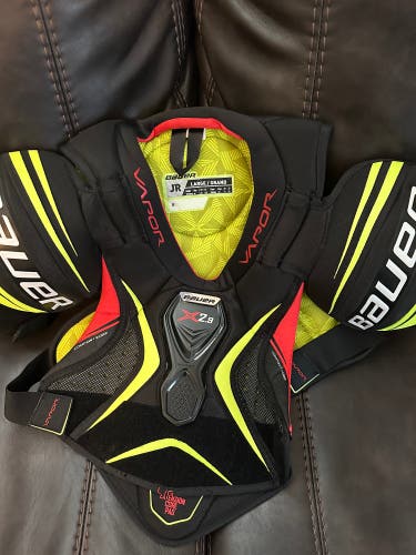 Bauer x2.9 player chest Pad