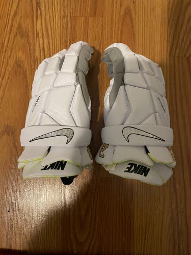 New Player's Nike Vapor Elite Lacrosse Gloves 13"