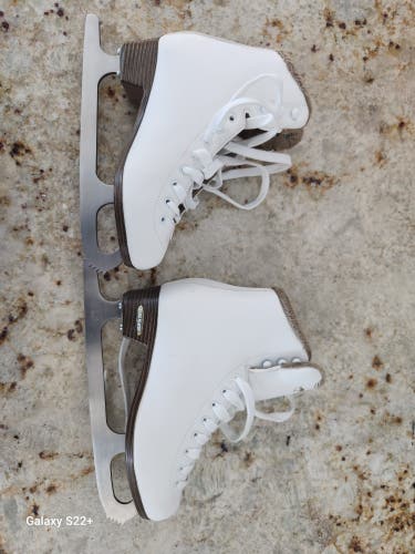 New Lake Placid Figure Skates Adult 6