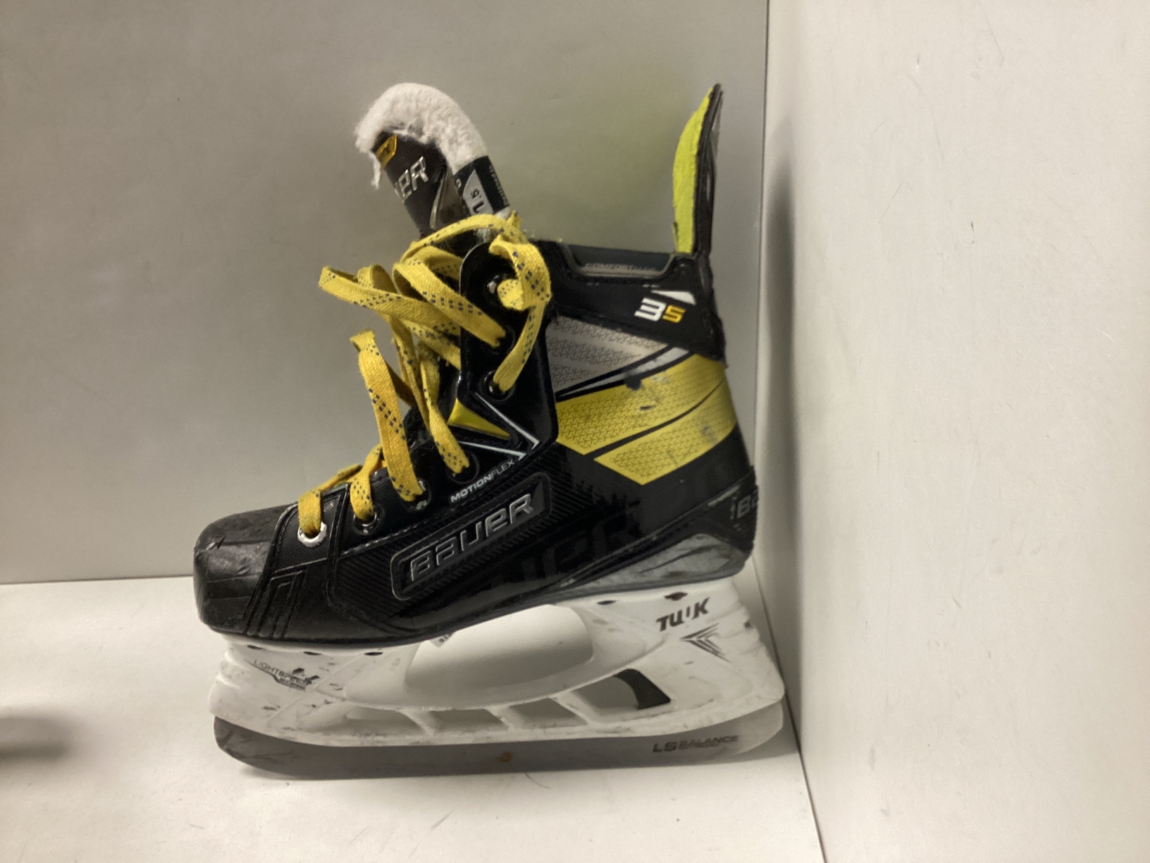 Bauer Supreme 3S Hockey Skates Size 1.5