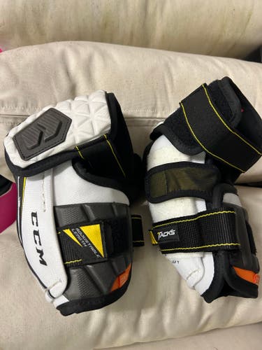 Senior New Medium CCM Tacks Elbow Pads