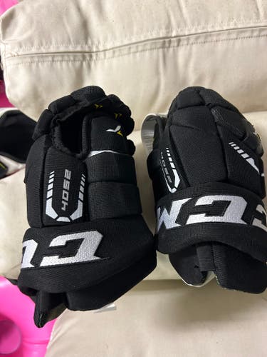 New CCM Tacks 4052 Gloves 11" - Junior