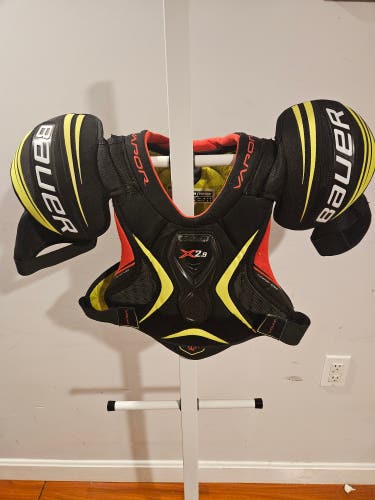 Junior Used Medium Bauer Vapor X2.9 Shoulder Pads