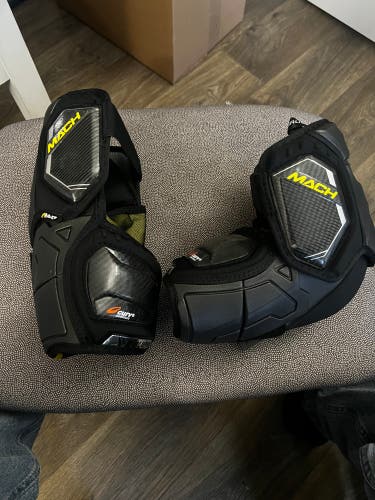 New Medium Bauer  Supreme Mach Elbow Pads