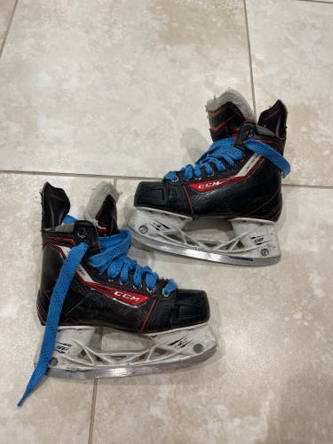 Junior CCM Regular Width  Size 2 JetSpeed 290 Hockey Skates