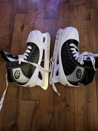 Junior Used CCM 652 Super Tacks Hockey Goalie Skates D&R (Regular) 1.0