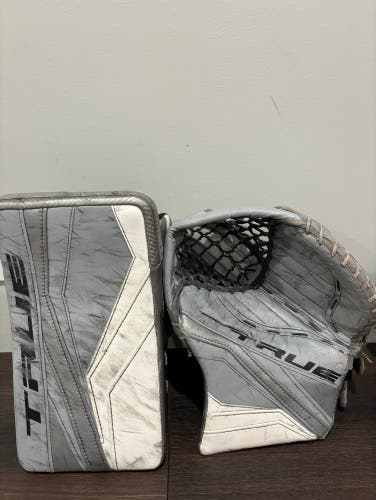 Used Regular L12.2 Glove And Blocker Set