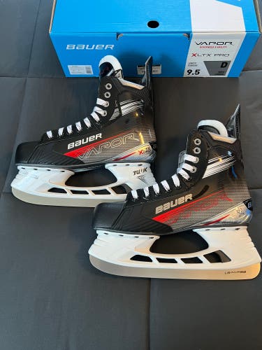 Senior Bauer Regular Width  9.5 Vapor XLTX Pro Hockey Skates