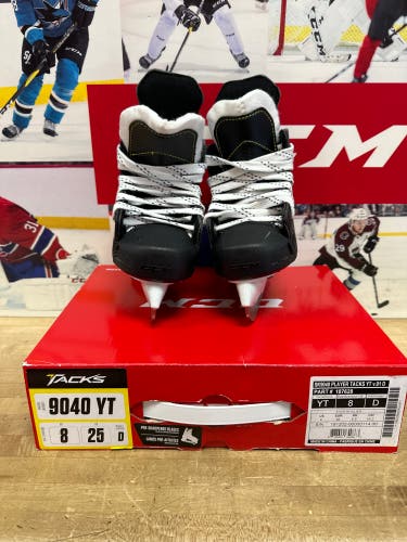 Youth CCM Size 8 Tacks 9040 Hockey Skates