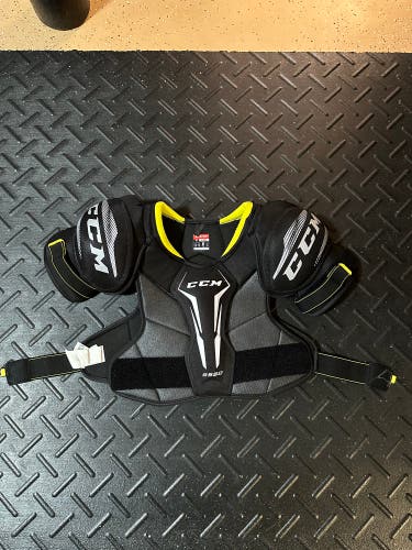 Used XL CCM  Tacks 9550 Shoulder Pads