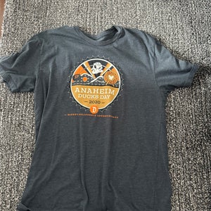 Men’s Large Gray Anaheim Ducks Disney Day T-Shirt