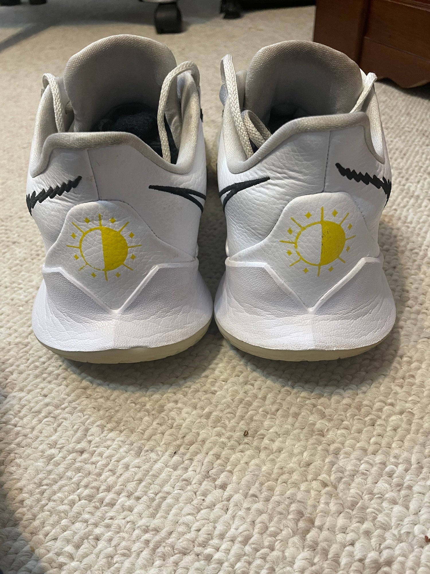 Used Size 12 (Women's 13) Nike Kyrie Shoes SidelineSwap Buy