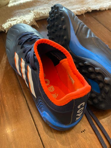 4 Pairs Of Quality Soccer Cleats!