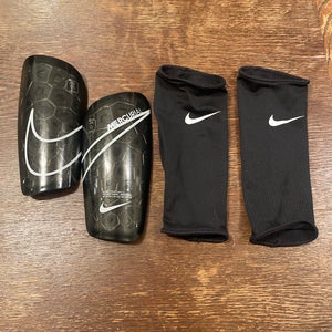 Unisex Small Nike Mercurial lite Shin Guards