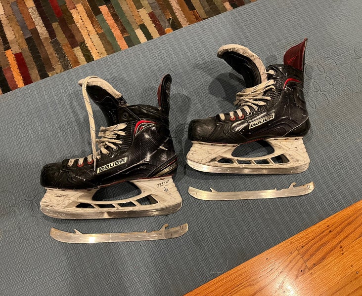 Used Bauer Regular Width 8 Vapor X900 Hockey Skates And Extra Set Of Blades