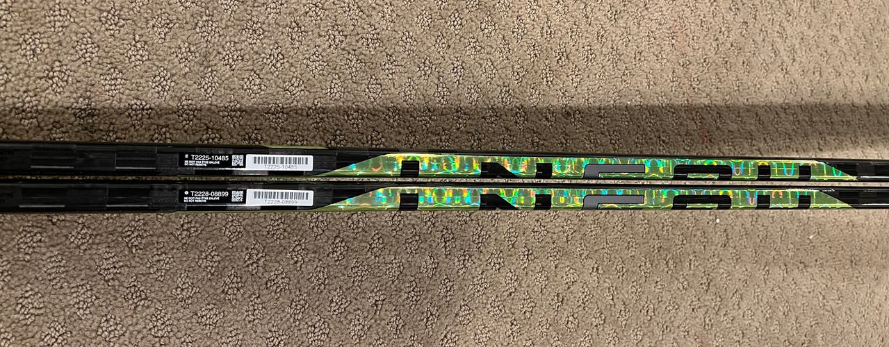 BAUER AG5NT HOCKEY STICKS (RH) ***MINT***.